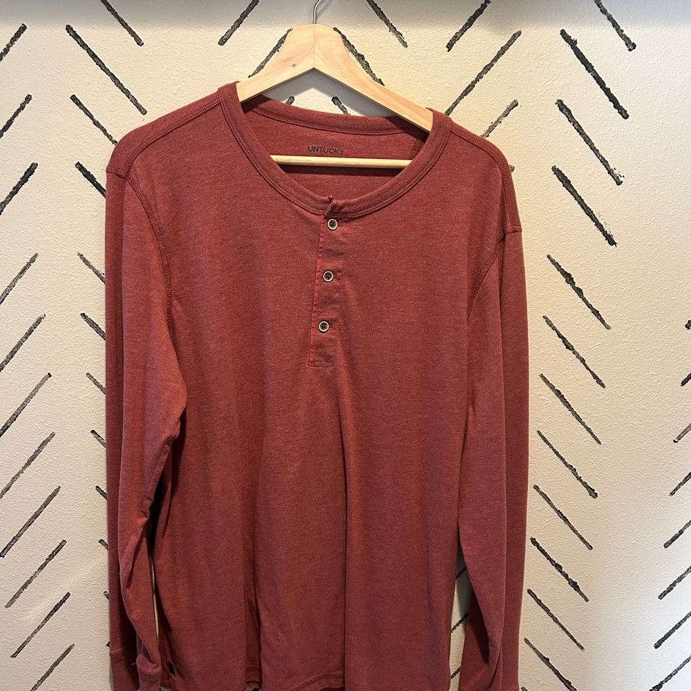 Untuckit Henley size large